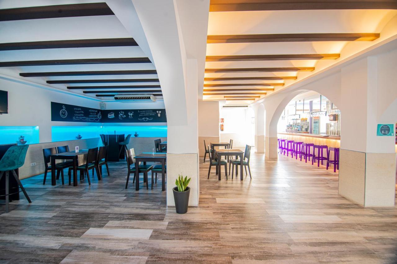 Hotel Tarba San Antonio  Exterior photo